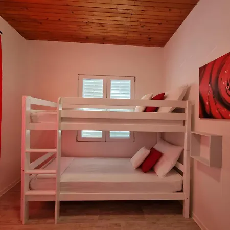 Long Term Rent Only - House With Unique Pool Feriehus