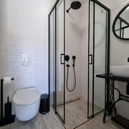 Long Term Rent Only - House With Unique Pool *