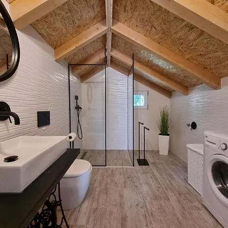 Long Term Rent Only - House With Unique Pool Muc